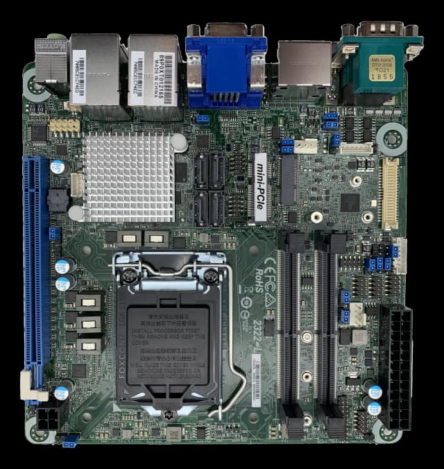 Motherboard Mini-ITX industriale con chipset Intel Q370 e DDR4 fino a 64 GB