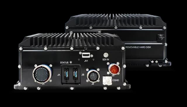 Mission display computer COM Express con doppio disco estraibile e SDI